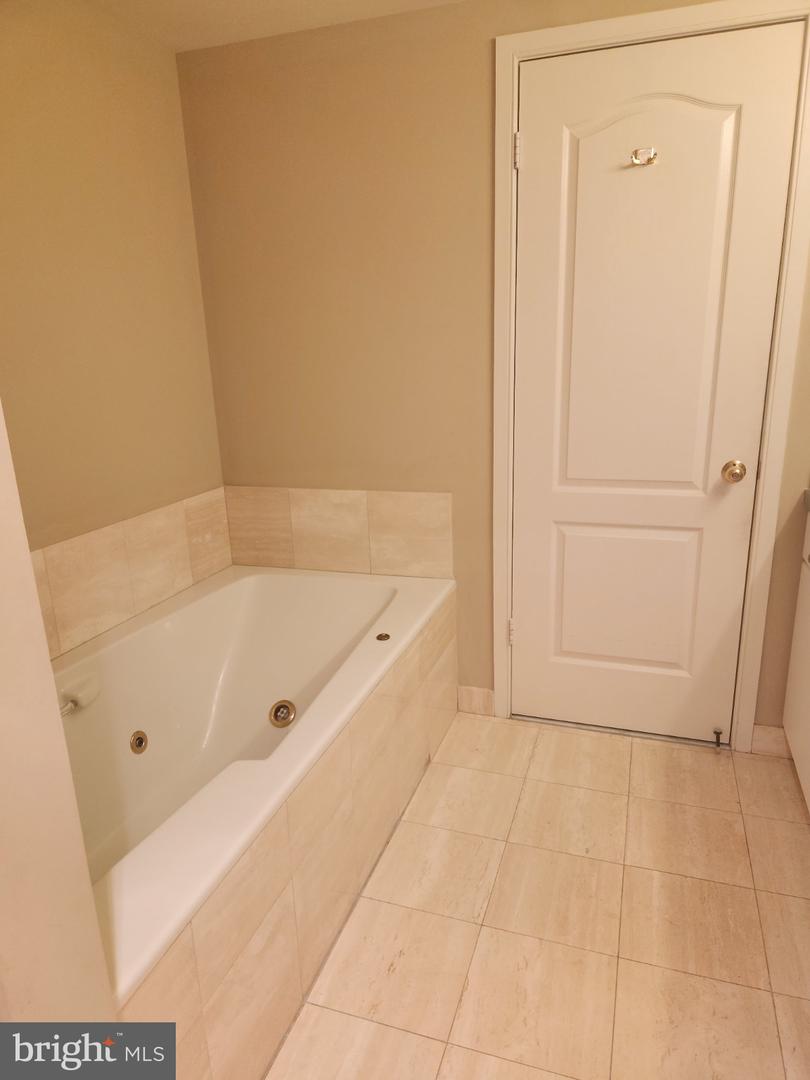 10001 Windstream Dr #806 Property Photo 21