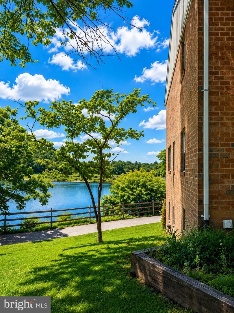 7262 Dockside Ln Property Photo 2