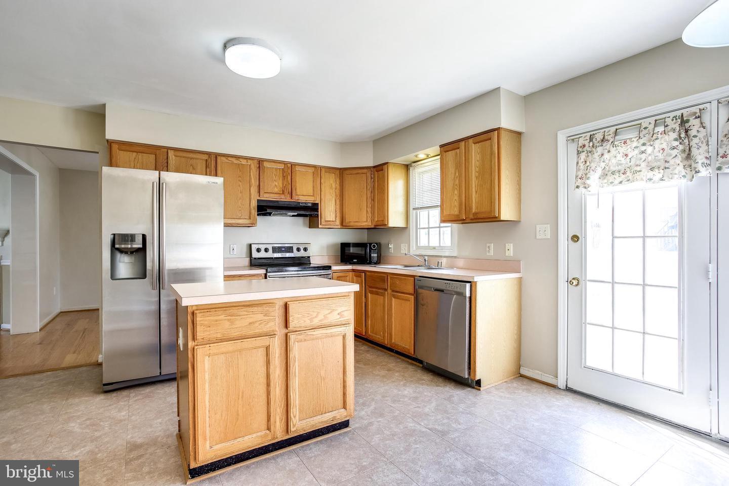 6412 Highbanks Ct Property Photo 4