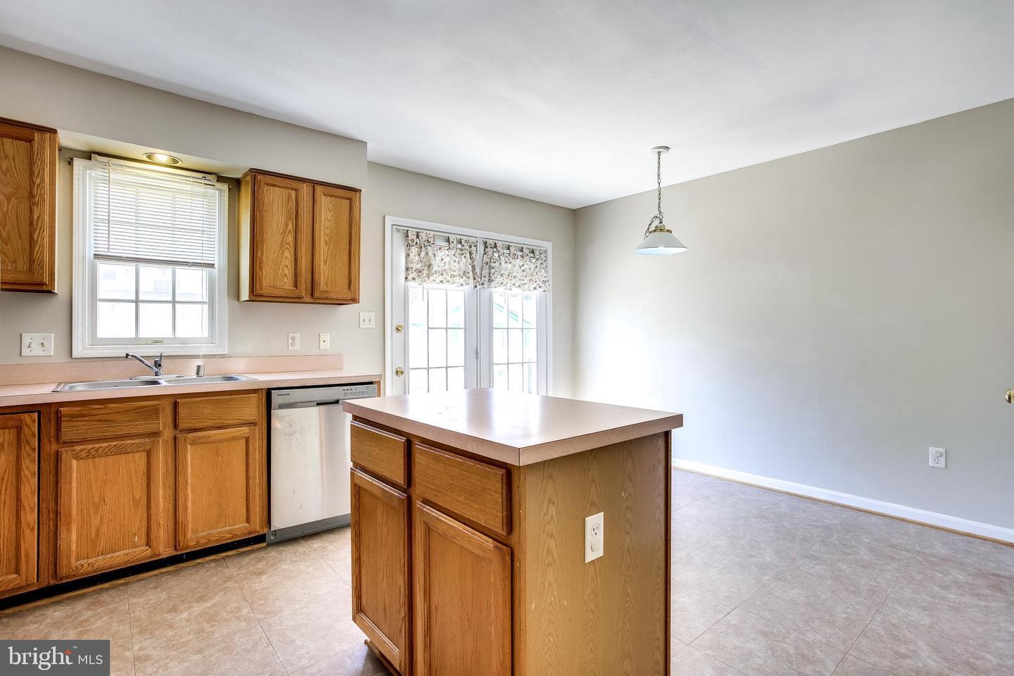 6412 Highbanks Ct Property Photo 5
