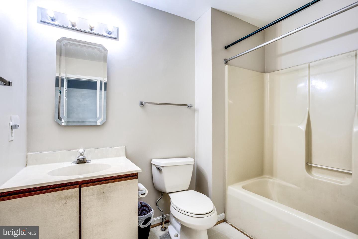 6412 Highbanks Ct Property Photo 11