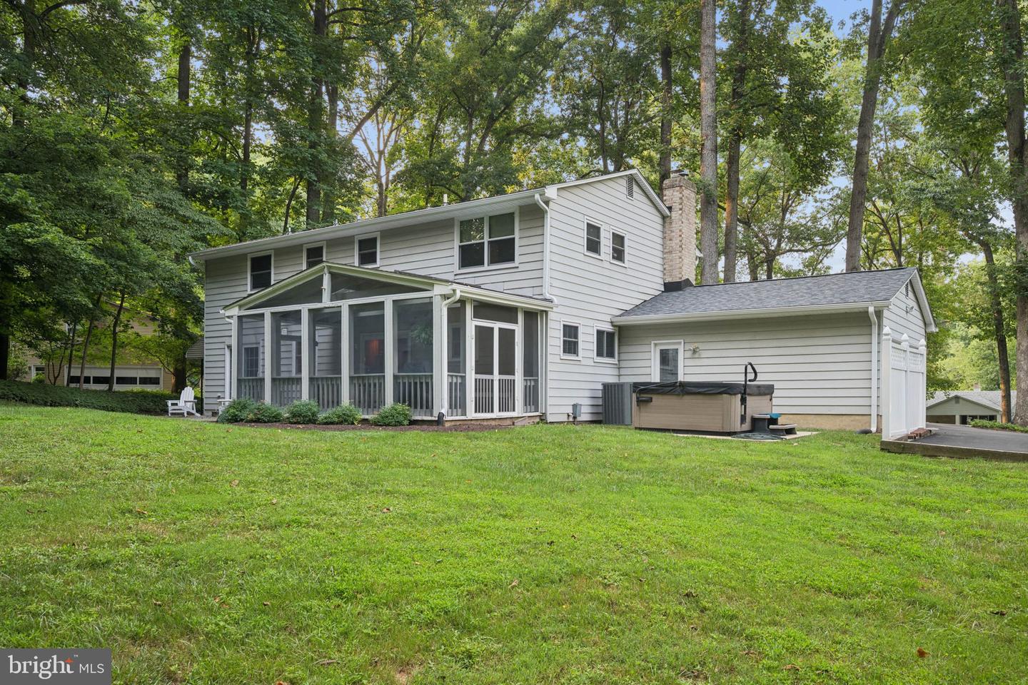 9685 Gwynn Park Dr Property Photo 6