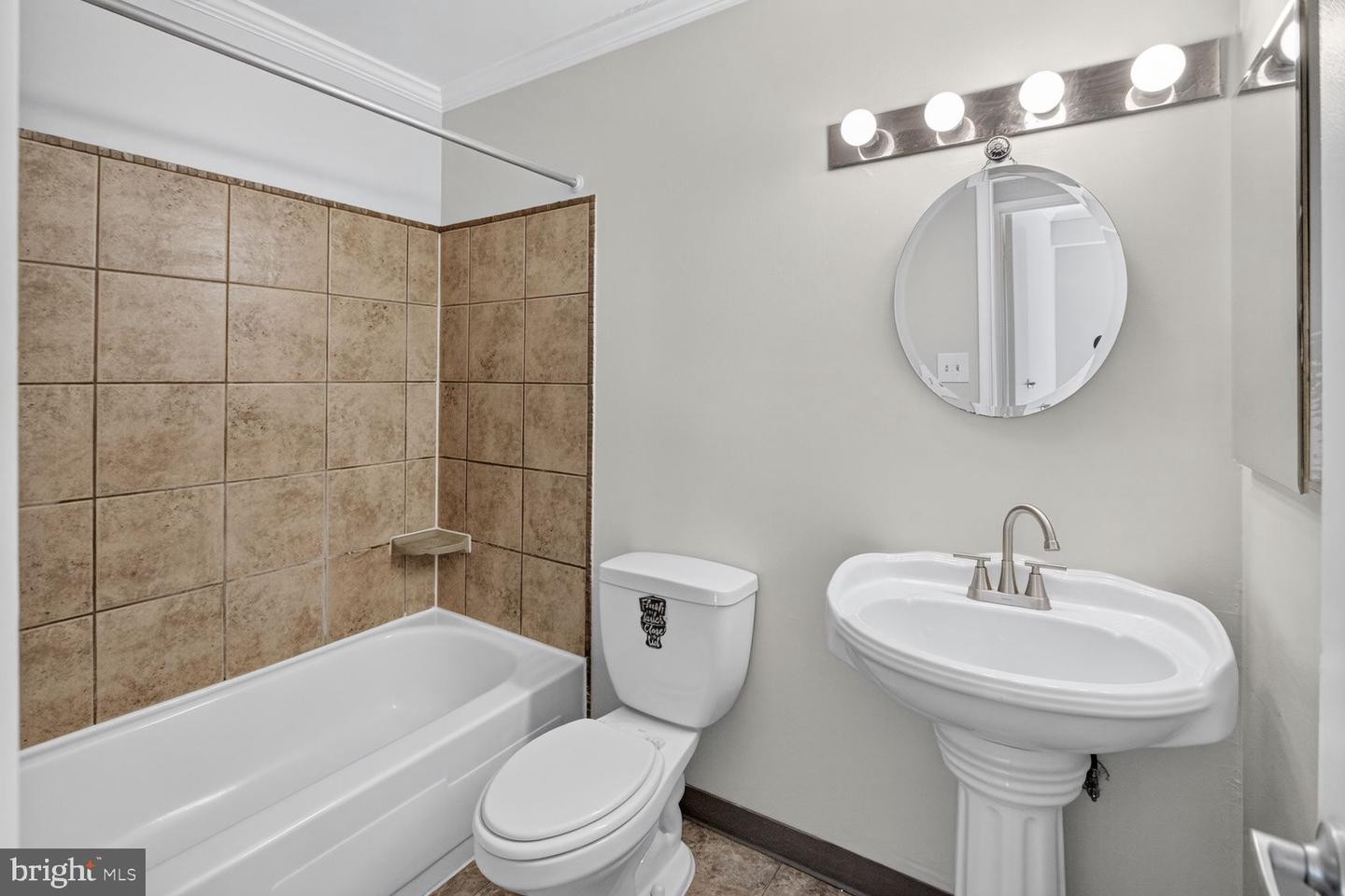 5915 Tamar Dr #11 Property Photo 3
