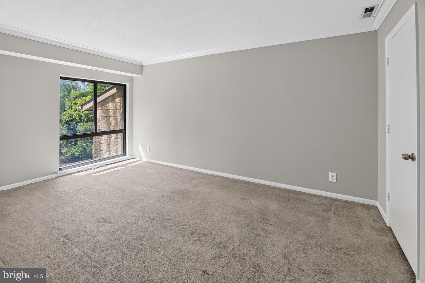 5915 Tamar Dr #11 Property Photo 10