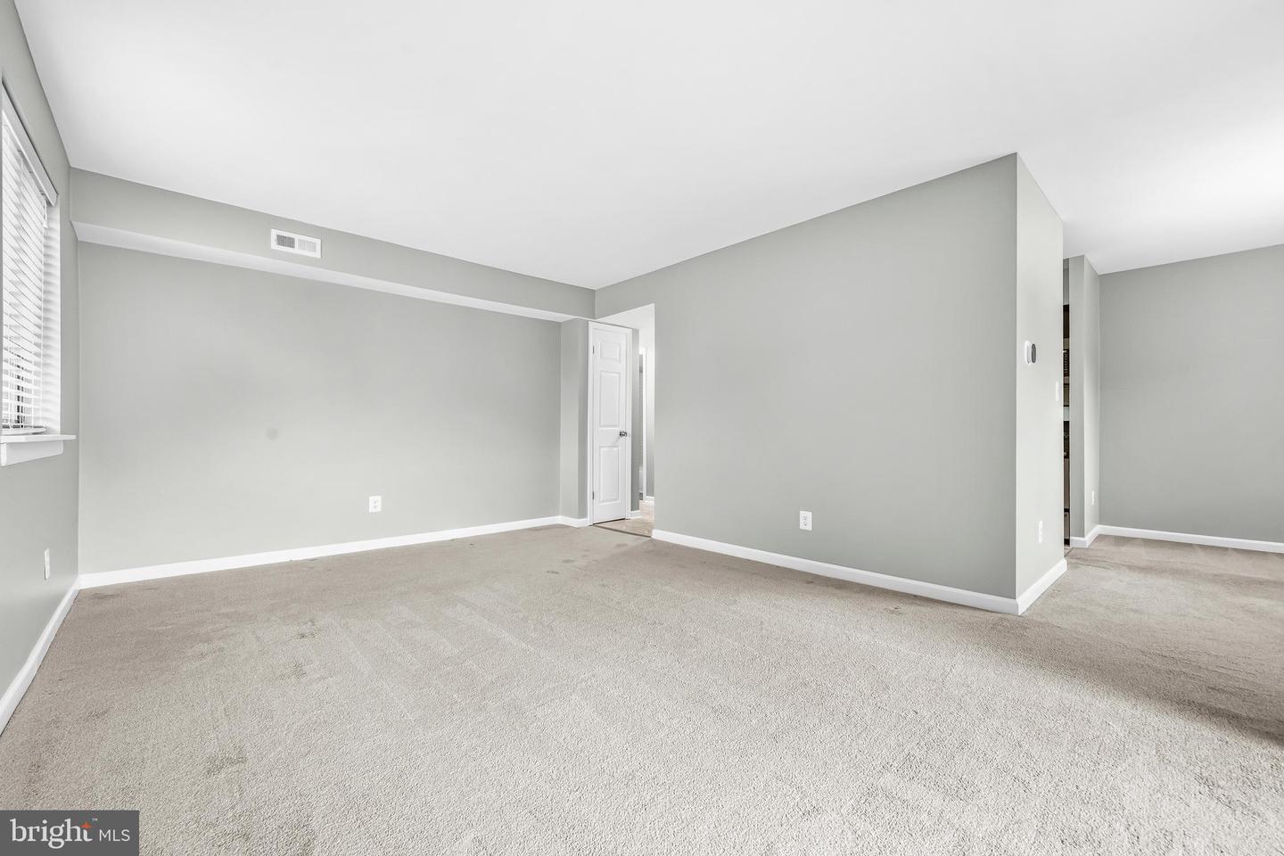 6013 Majors Ln #4 A10 Property Photo 4