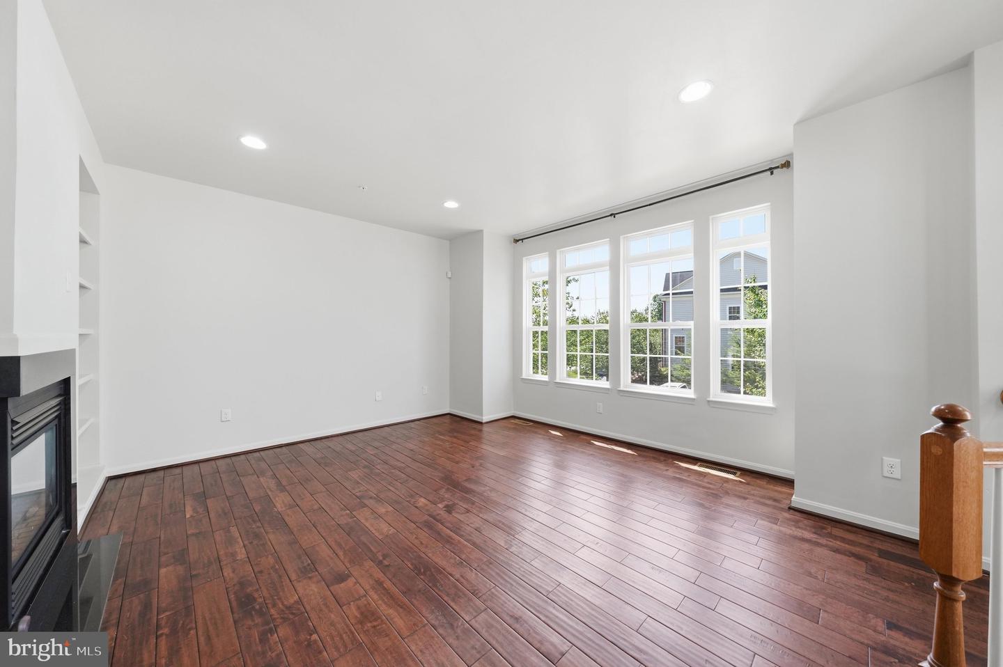 9810 Solar Crse Property Photo 4
