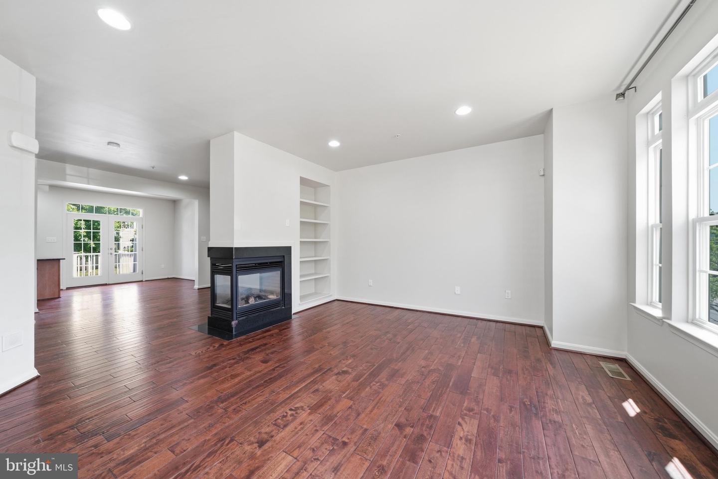 9810 Solar Crse Property Photo 5