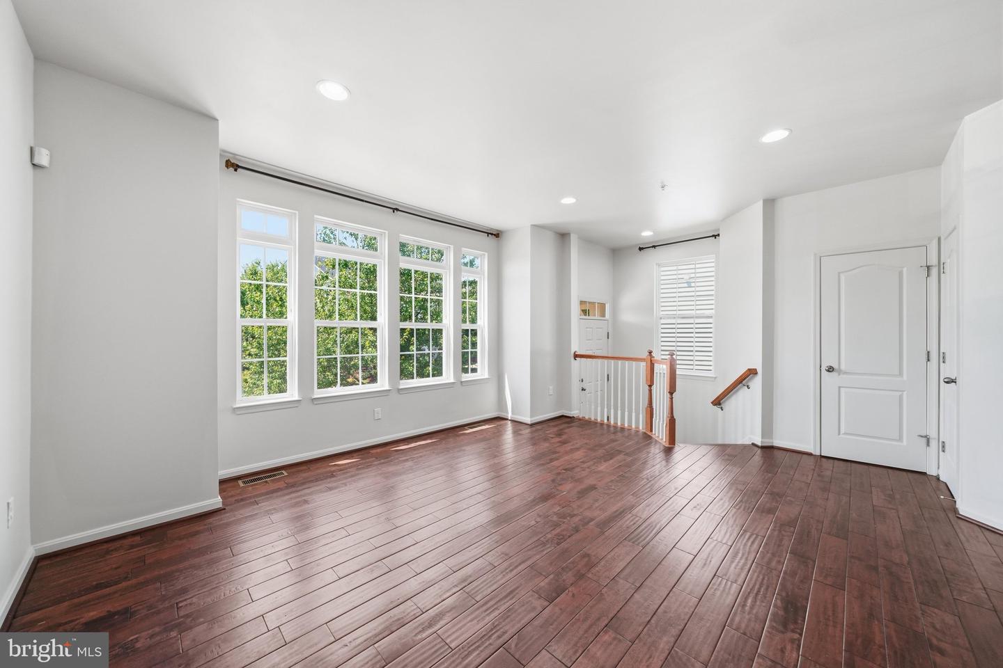 9810 Solar Crse Property Photo 6