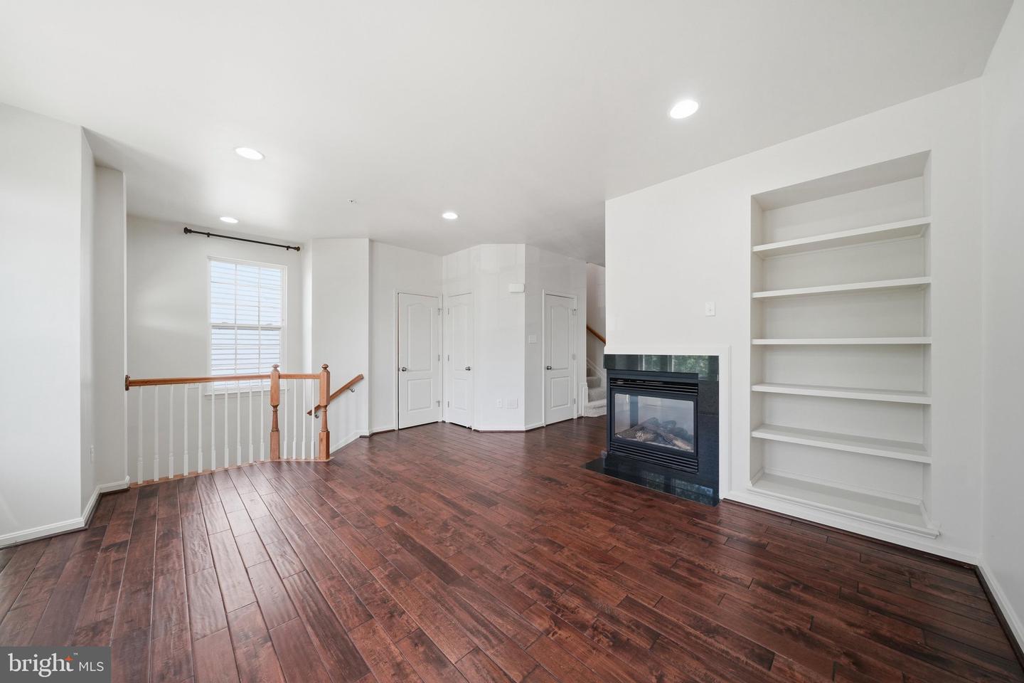 9810 Solar Crse Property Photo 7