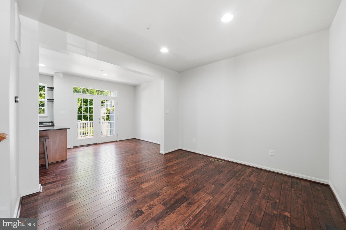 9810 Solar Crse Property Photo 8