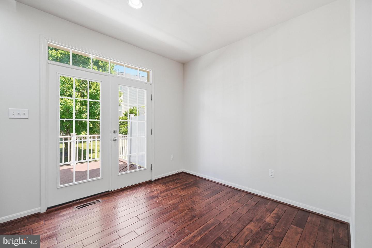 9810 Solar Crse Property Photo 18