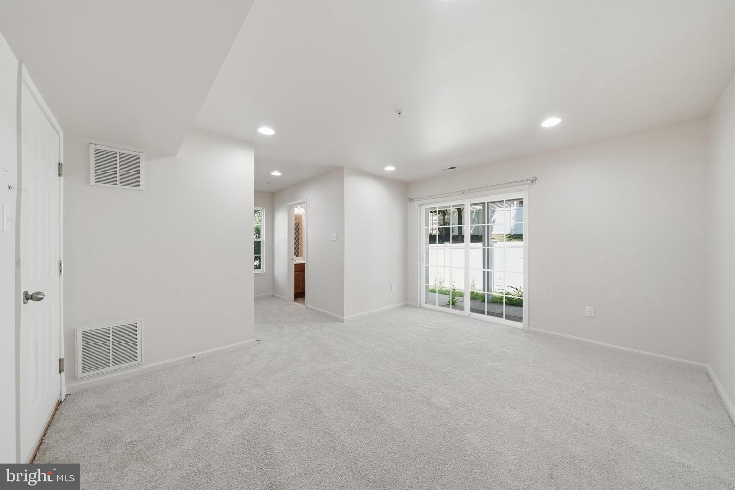 9810 Solar Crse Property Photo 36