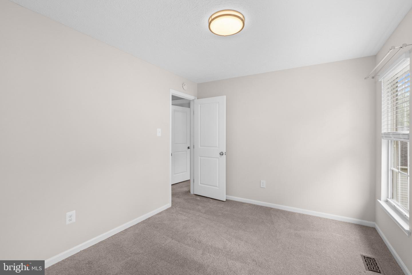 9520 Windbeat Way Property Photo 32