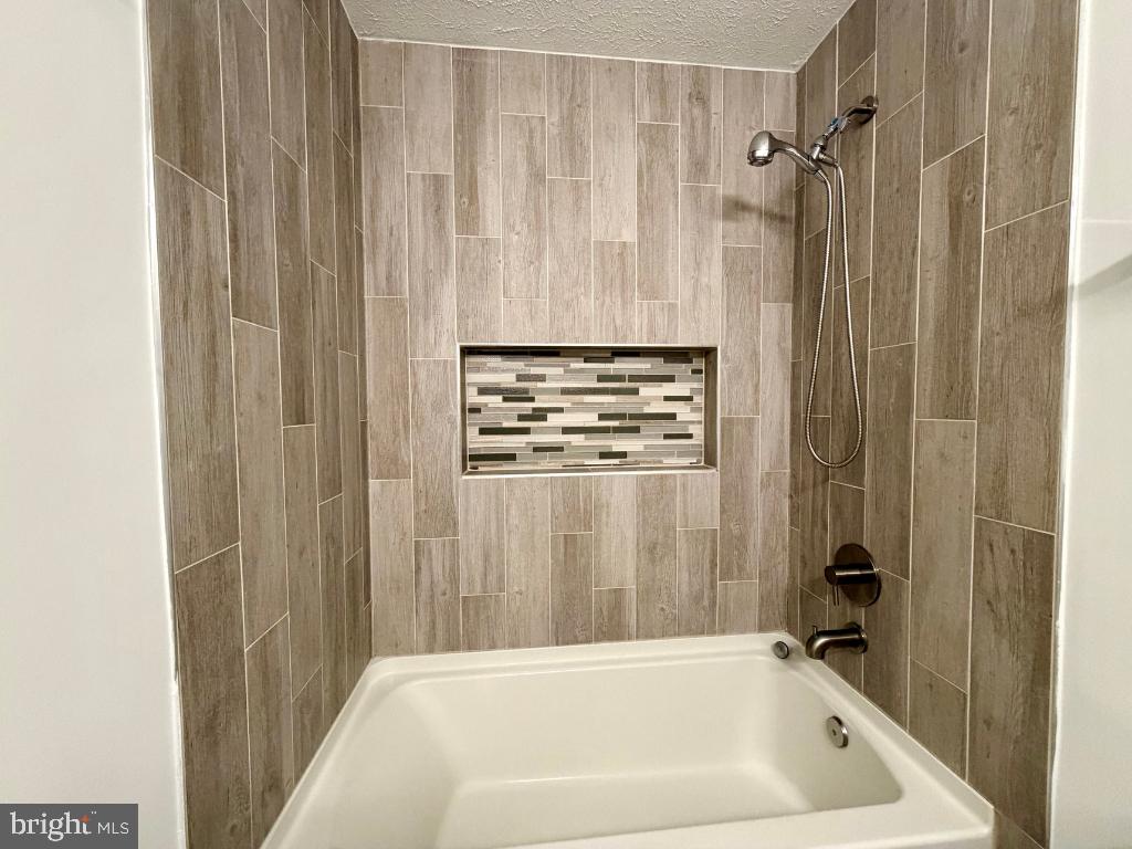 8639 Hayshed Ln Property Photo 10