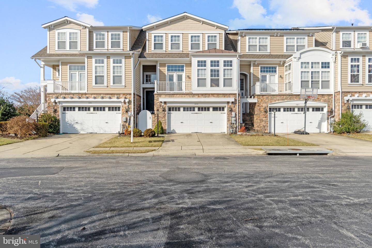 8803 Mirror Lake Way Property Photo 1