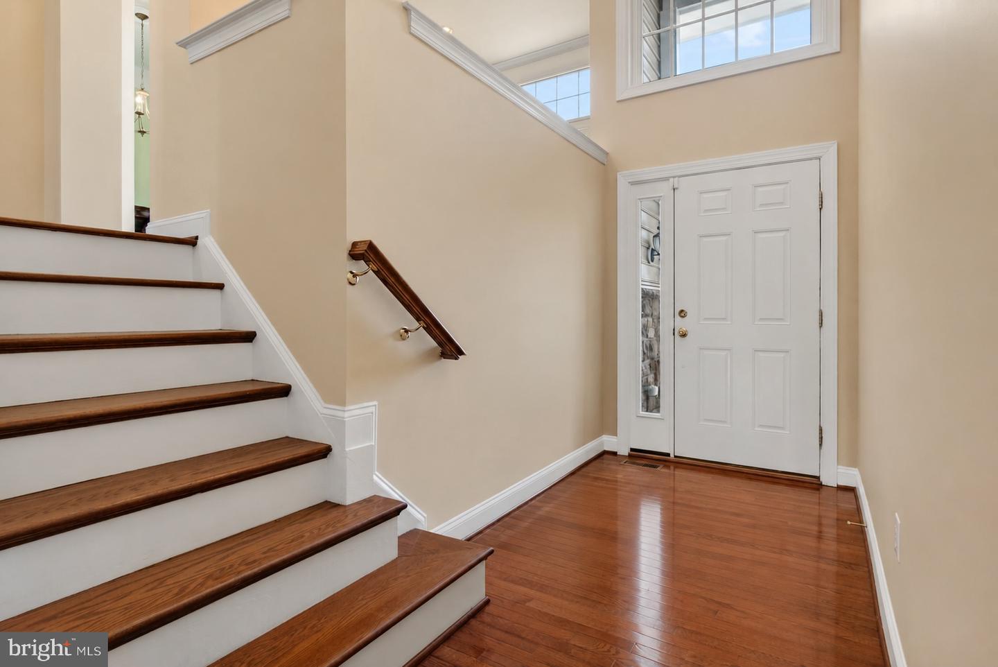 8803 Mirror Lake Way Property Photo 4