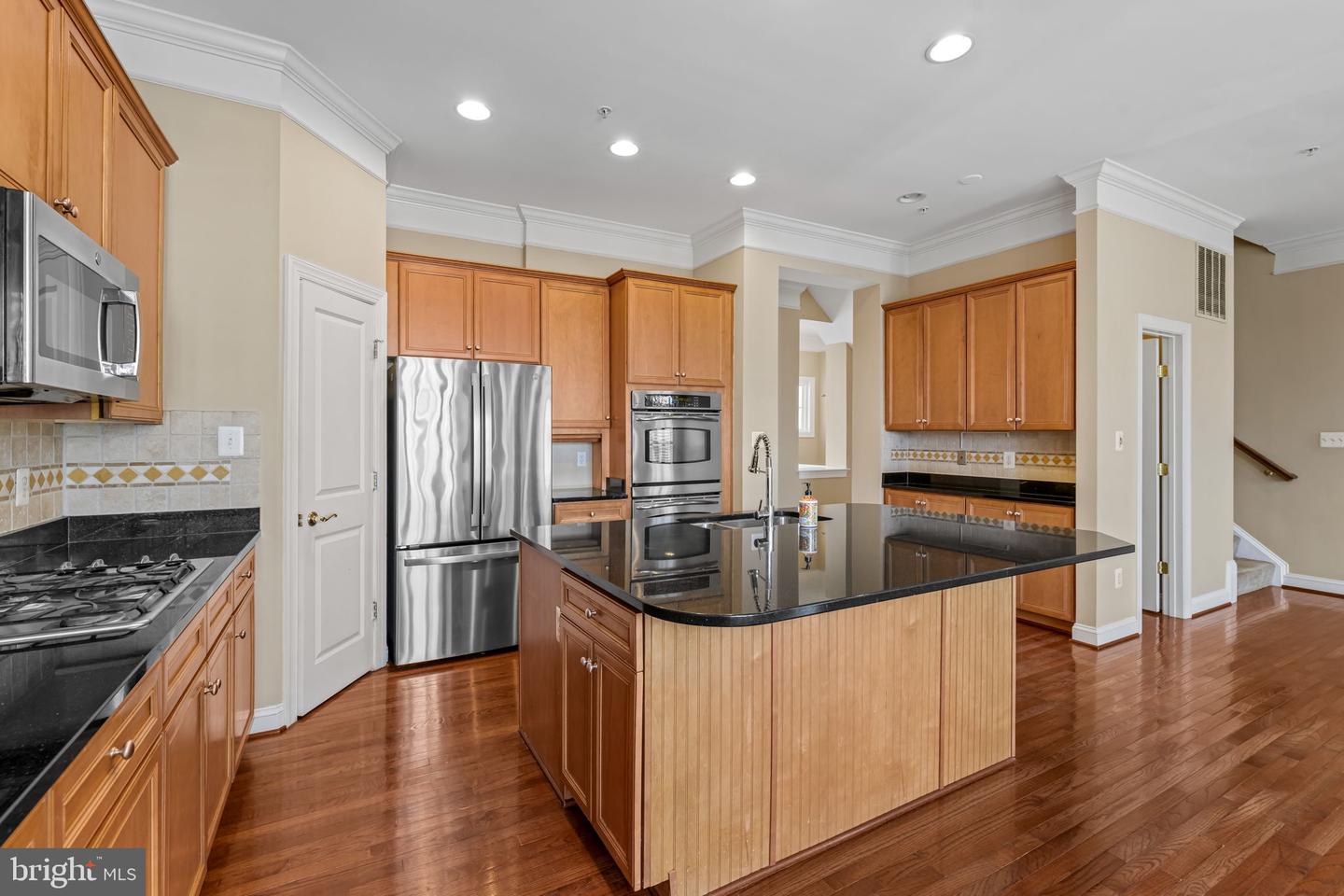 8803 Mirror Lake Way Property Photo 7