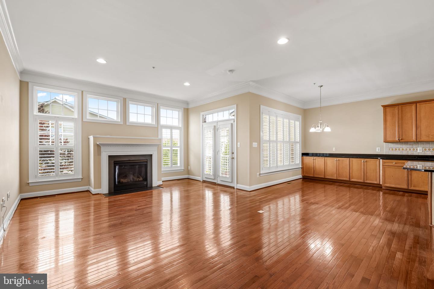8803 Mirror Lake Way Property Photo 12