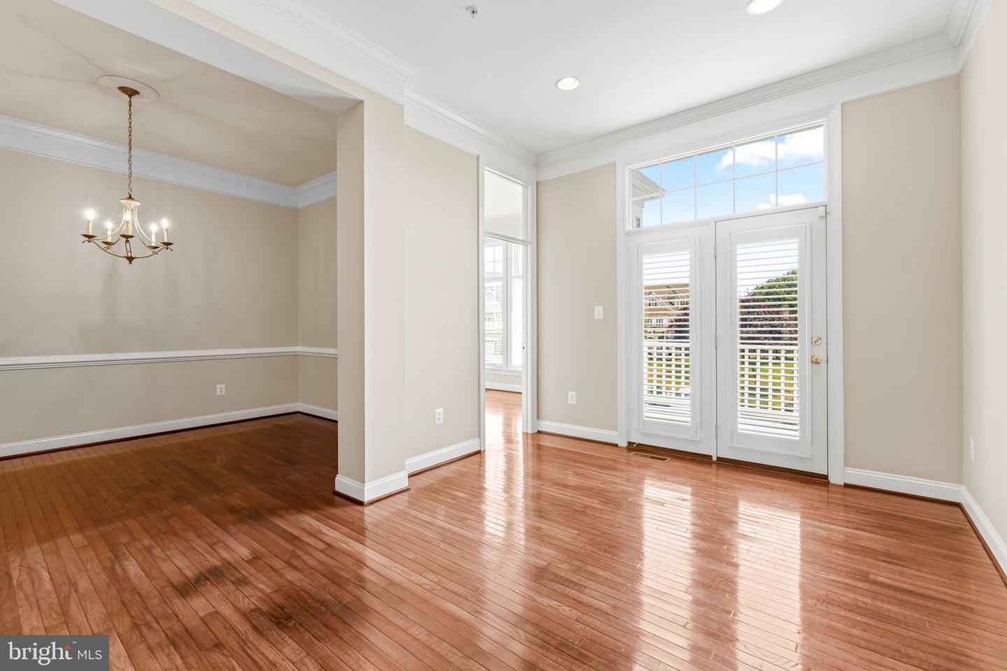 8803 Mirror Lake Way Property Photo 14