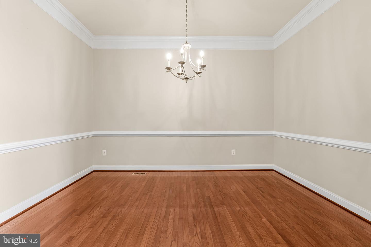 8803 Mirror Lake Way Property Photo 16