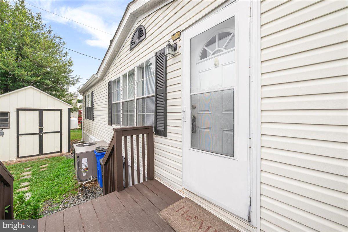 13 Midway Ave Property Photo 2
