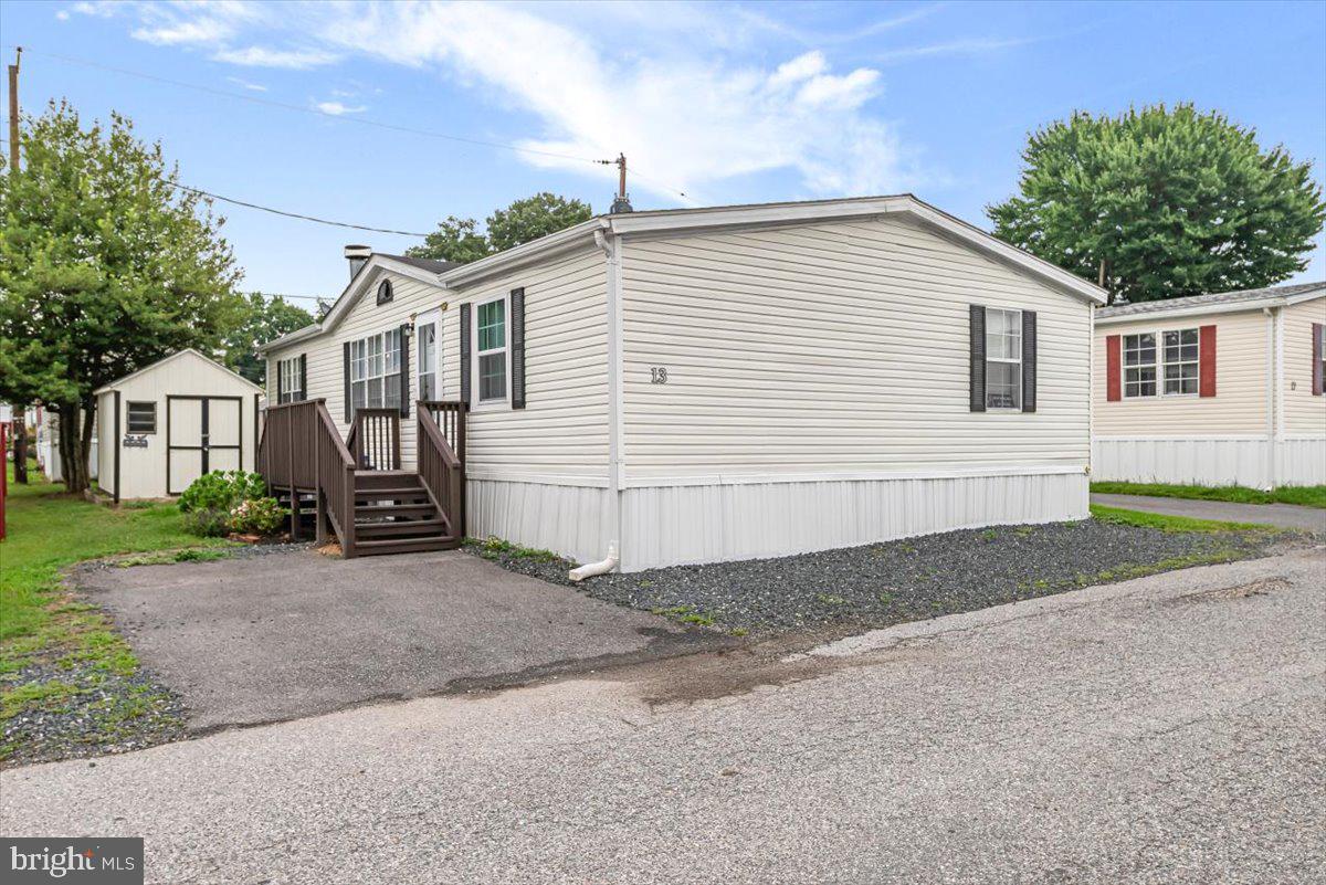 13 Midway Ave Property Photo 3