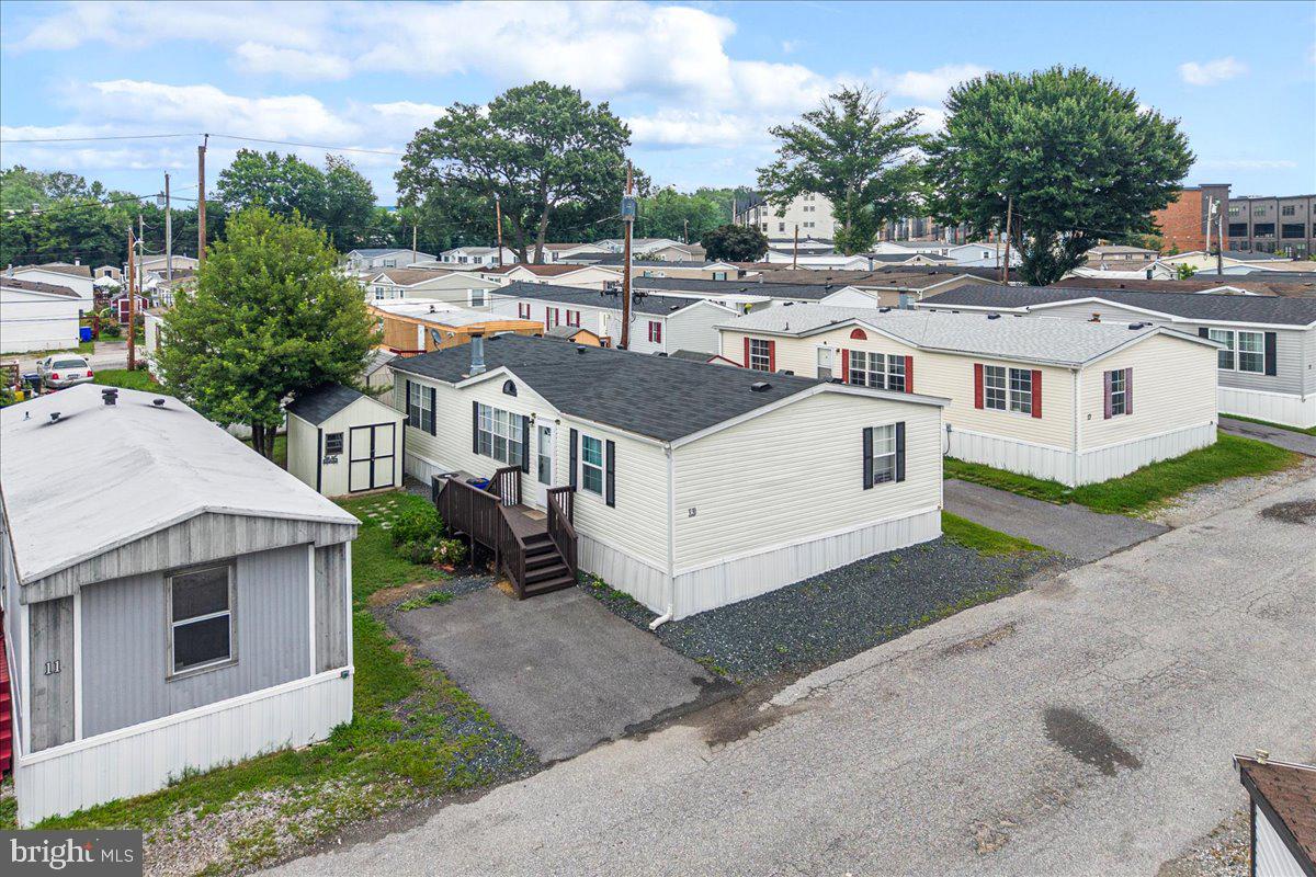 13 Midway Ave Property Photo 4