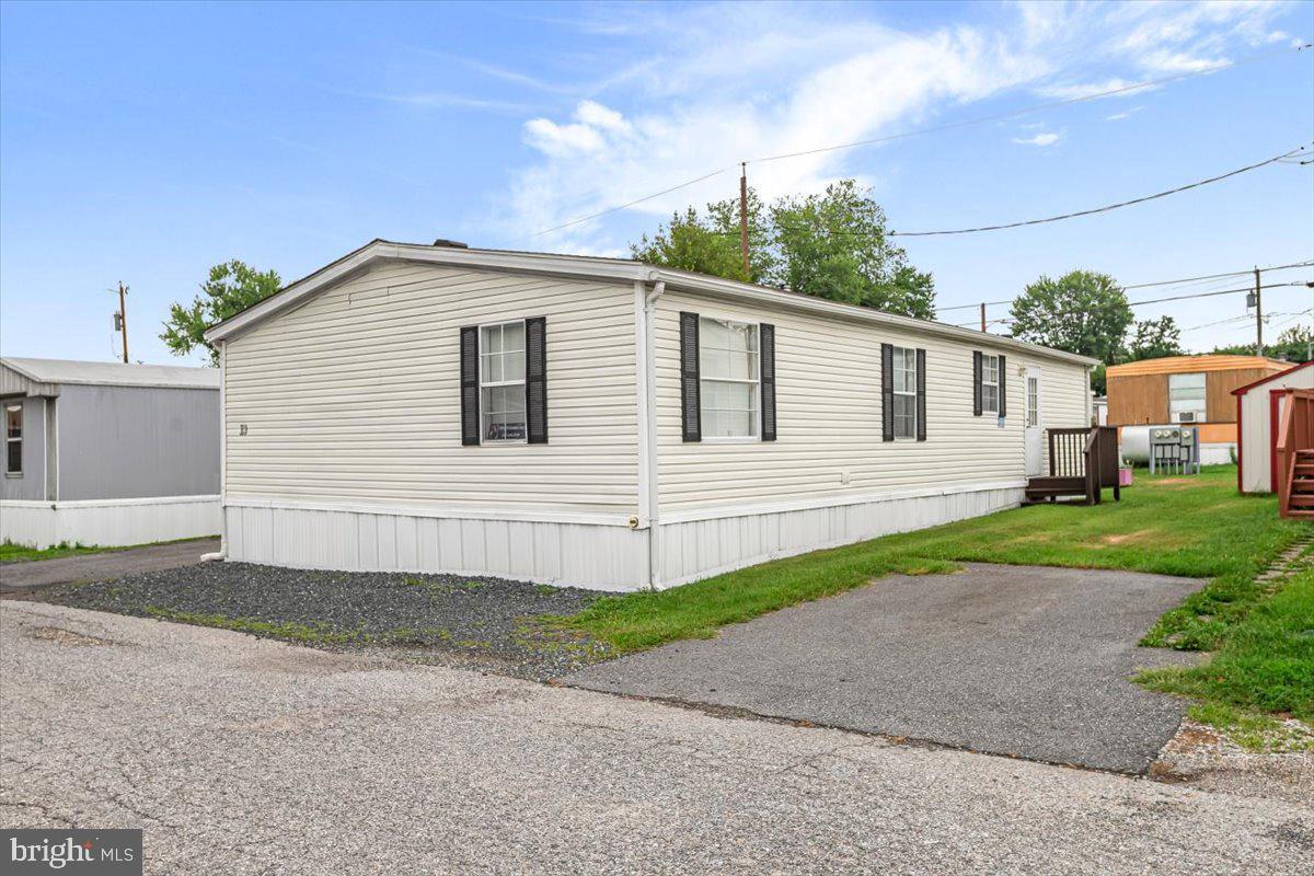 13 Midway Ave Property Photo 8