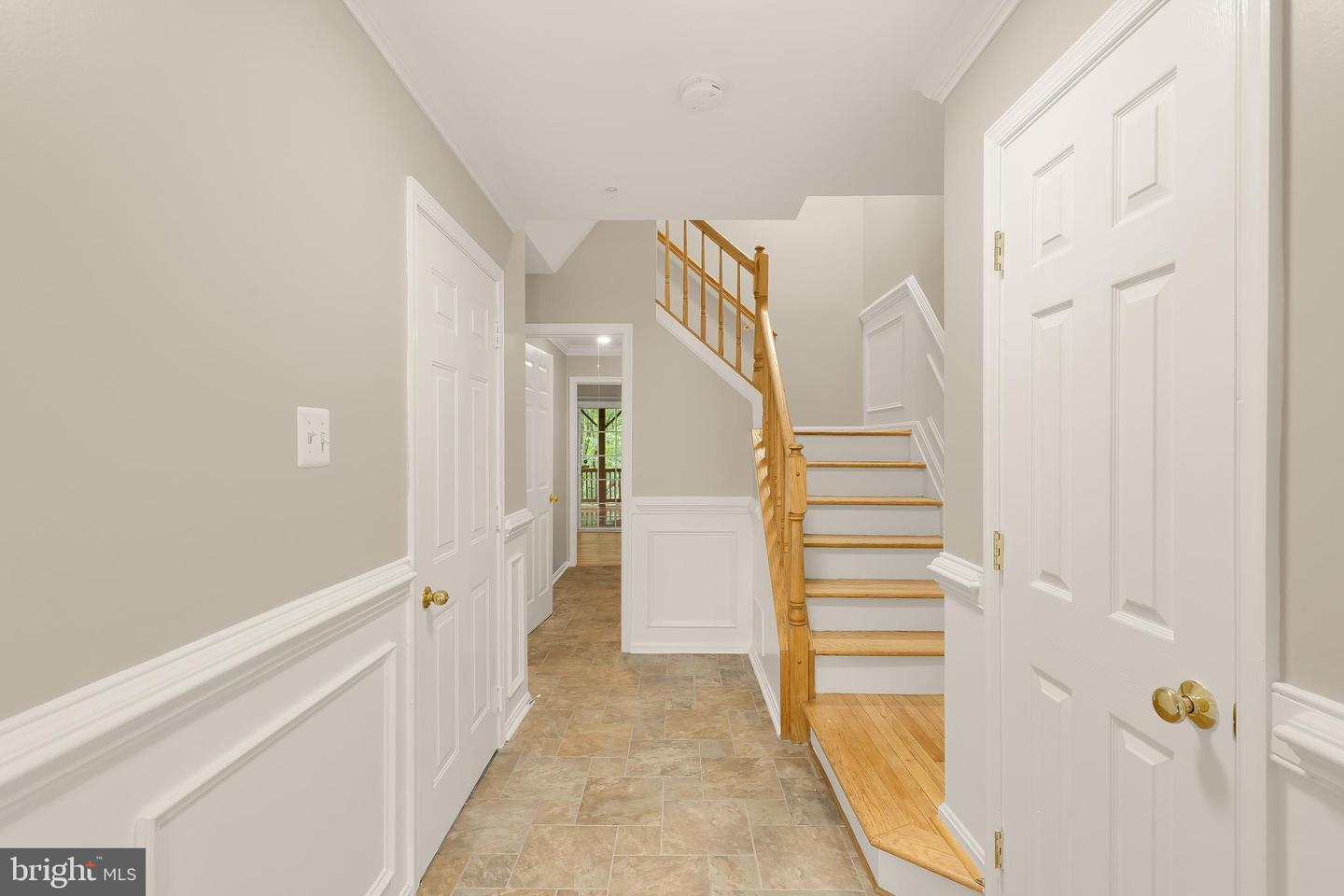 5748 Goldfinch Ct Property Photo 4