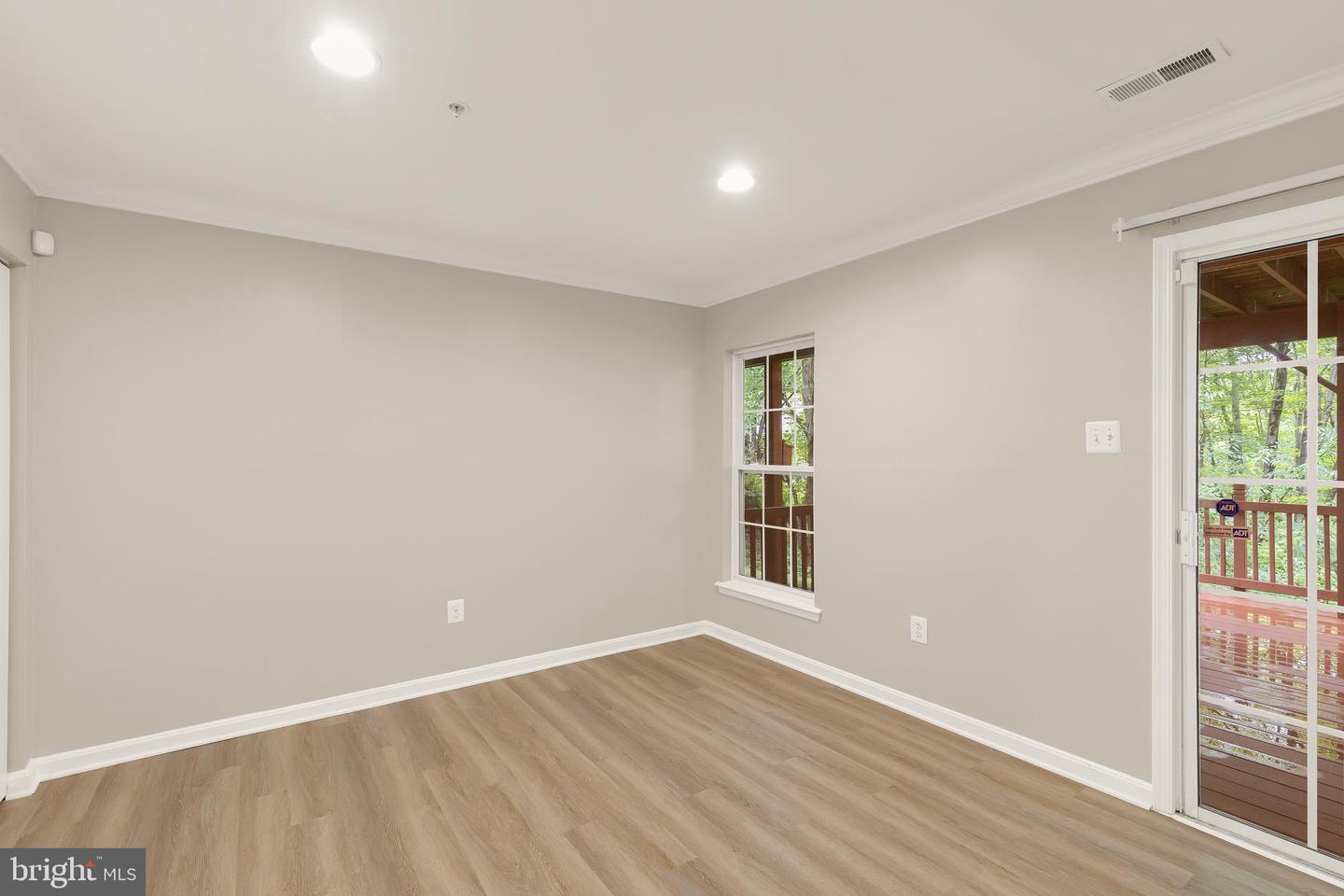5748 Goldfinch Ct Property Photo 6