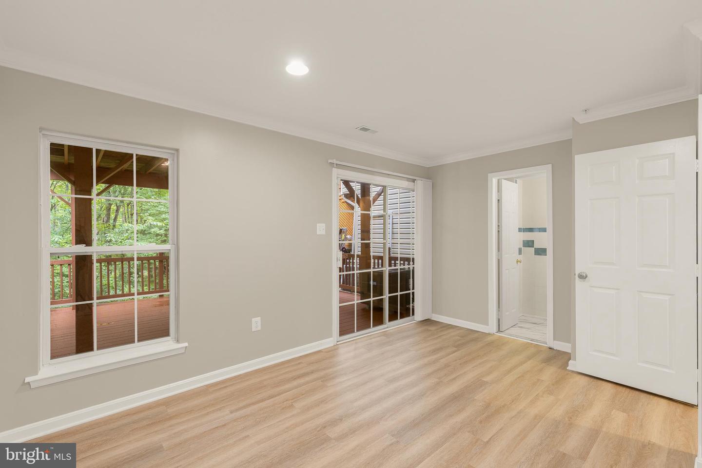 5748 Goldfinch Ct Property Photo 8