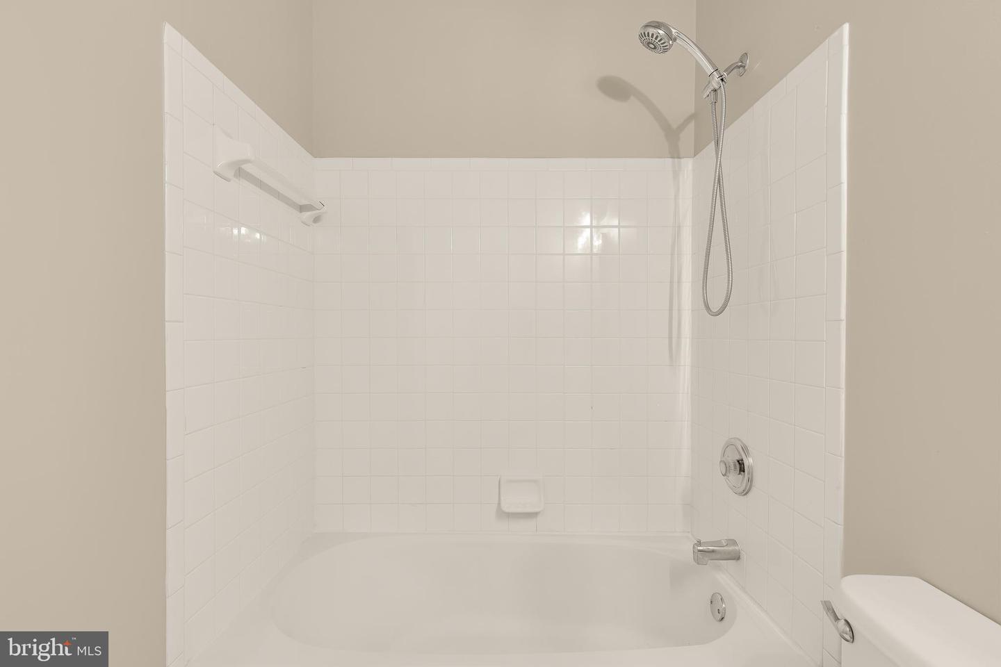 5748 Goldfinch Ct Property Photo 49