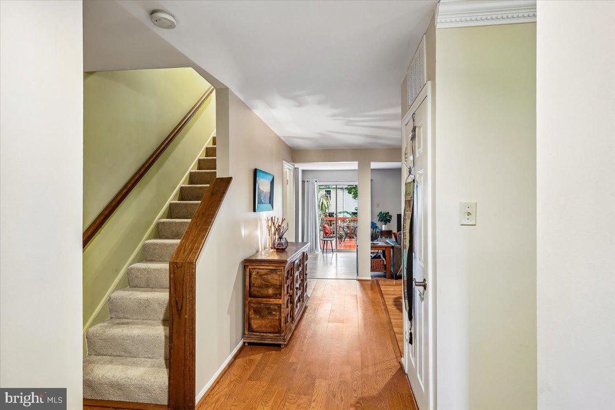 11738 Lone Tree Ct Property Photo 3