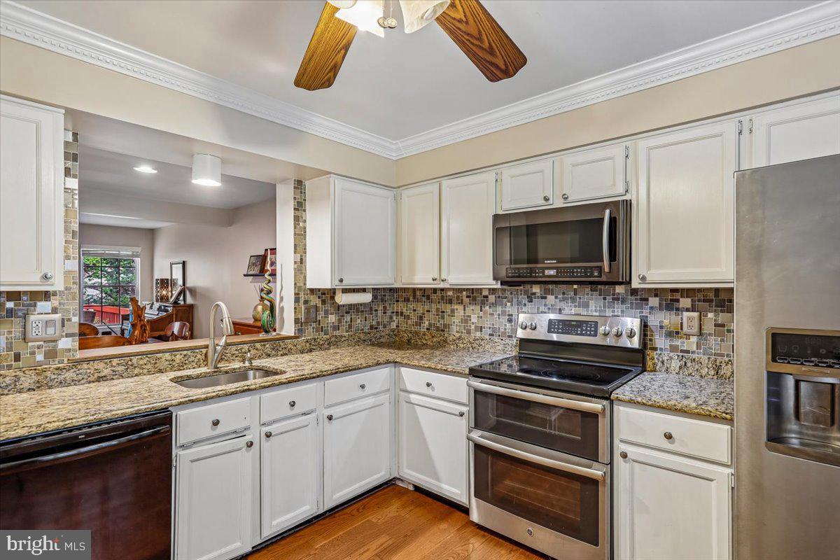 11738 Lone Tree Ct Property Photo 4