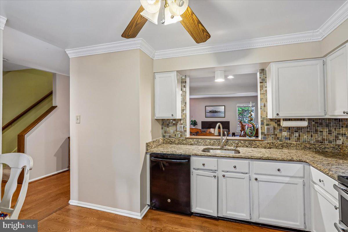 11738 Lone Tree Ct Property Photo 6
