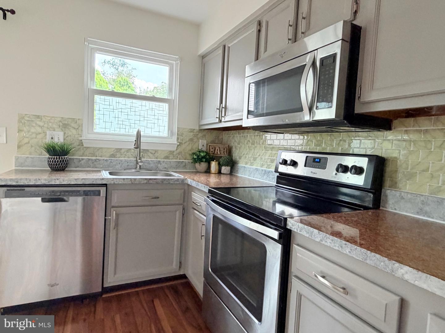 9609 Clocktower Ln Property Photo 7