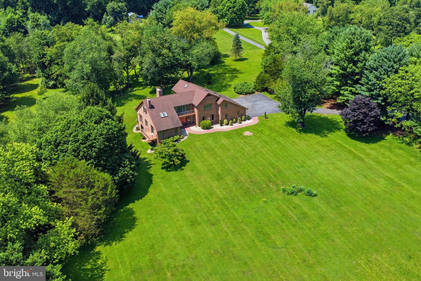7274 Meadow Wood Way Property Photo 3
