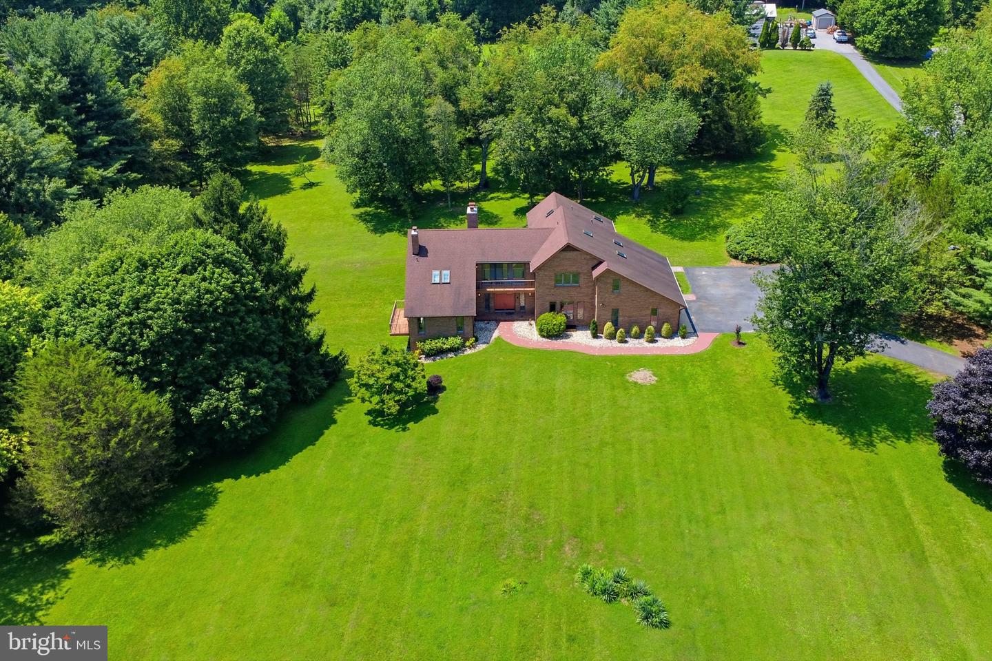 7274 Meadow Wood Way Property Photo 4