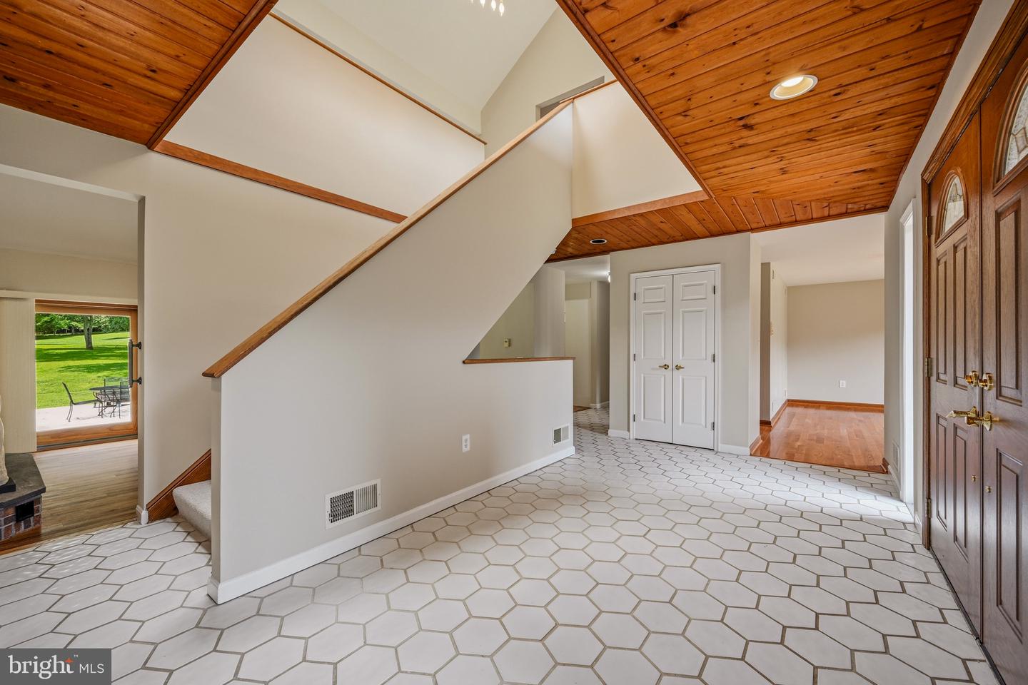 7274 Meadow Wood Way Property Photo 12