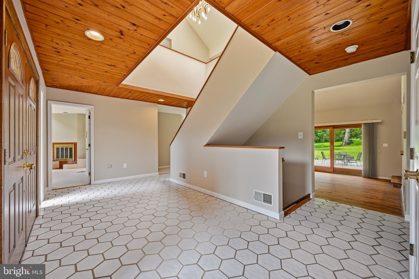 7274 Meadow Wood Way Property Photo 13