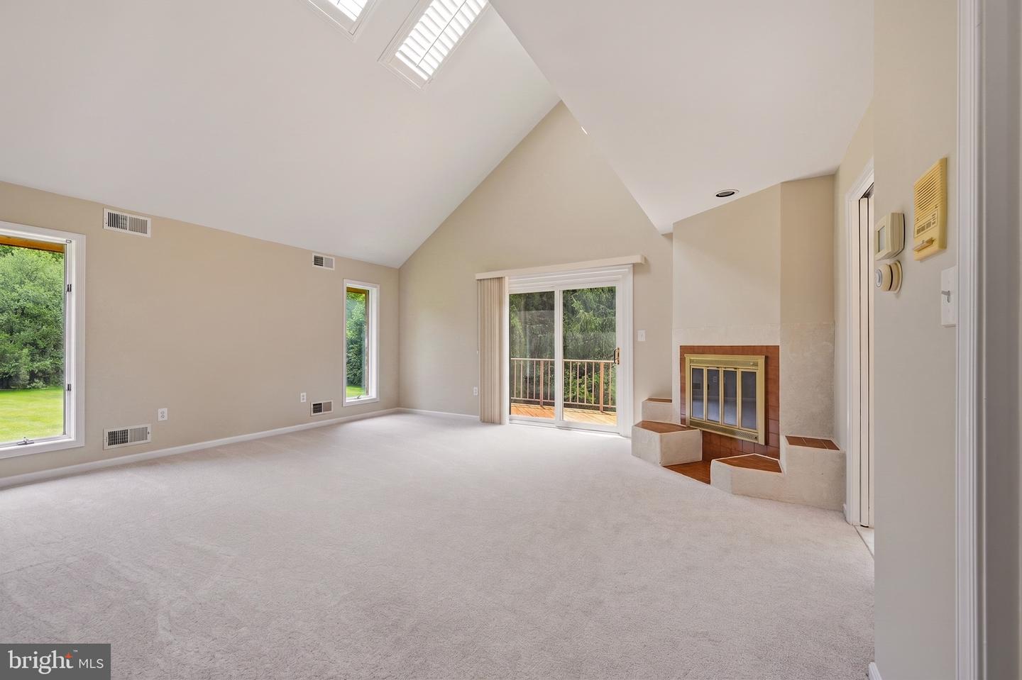 7274 Meadow Wood Way Property Photo 16