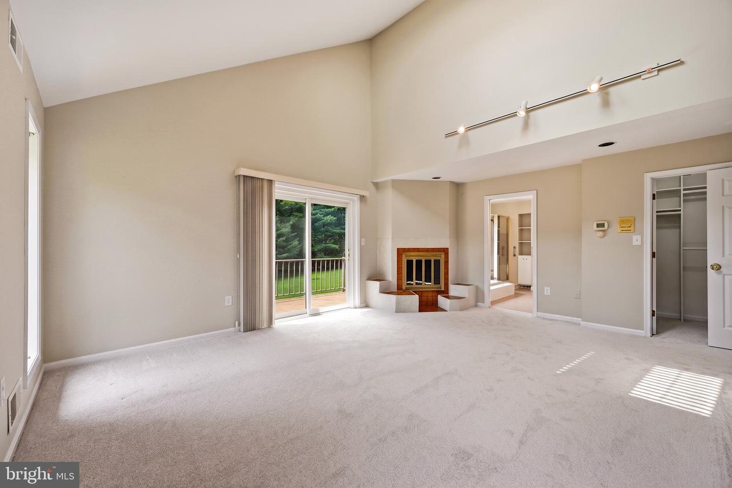 7274 Meadow Wood Way Property Photo 17