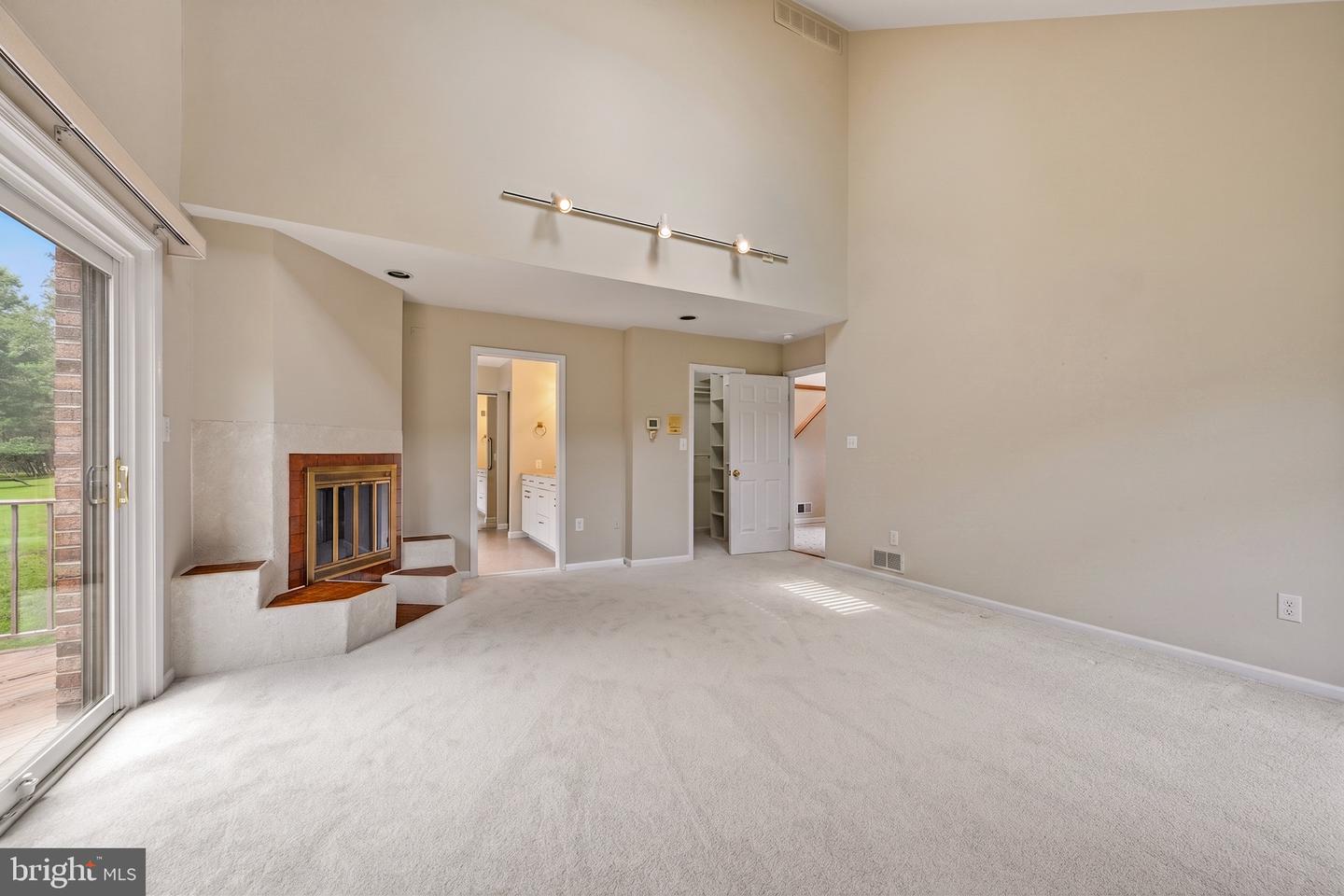 7274 Meadow Wood Way Property Photo 18