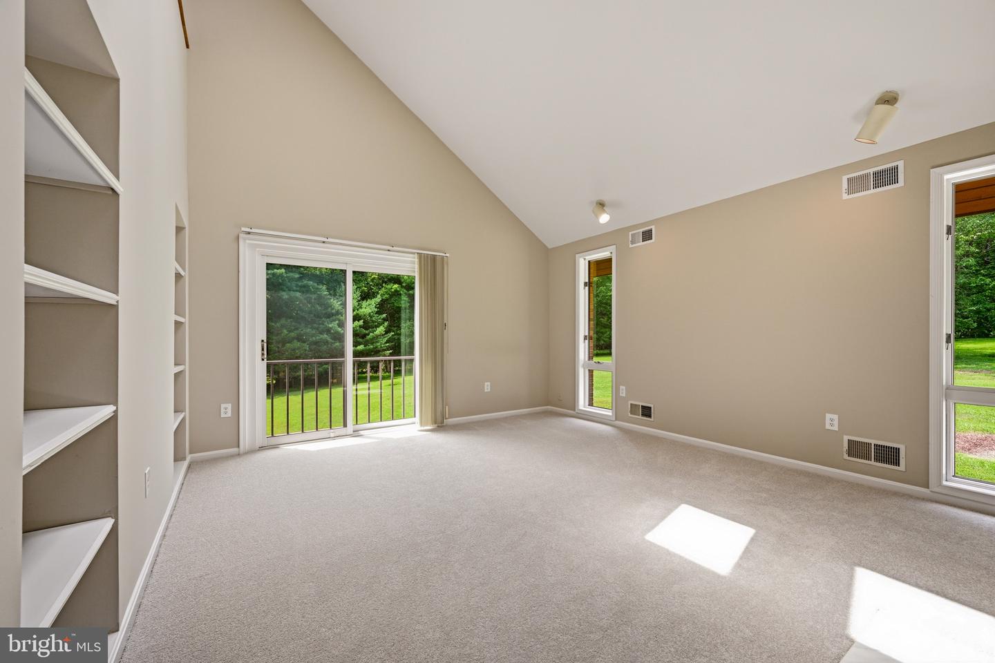 7274 Meadow Wood Way Property Photo 27