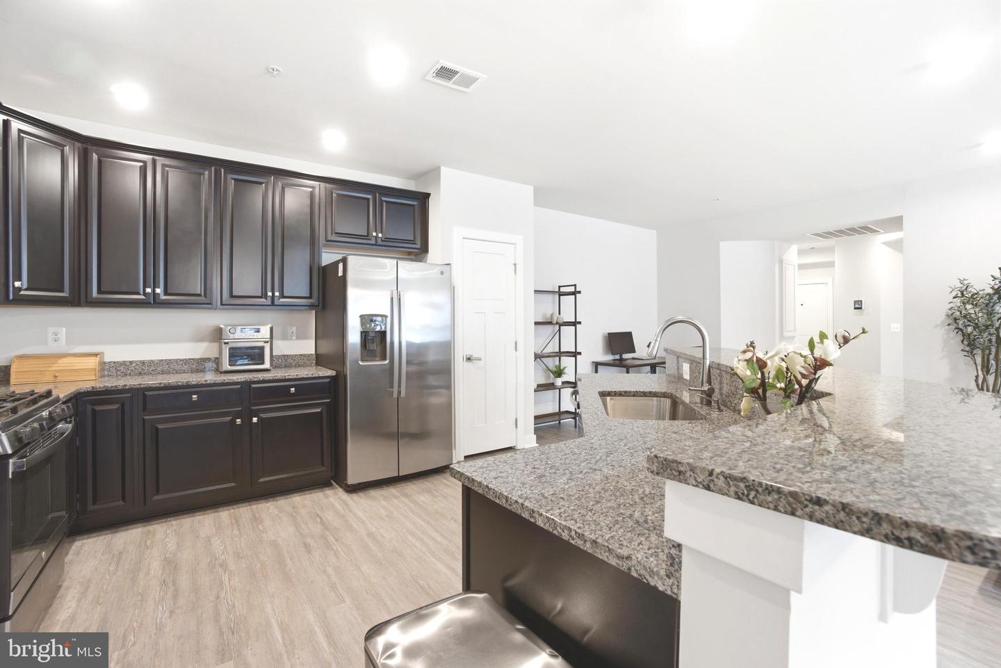 10020 Ruffian Way #a Property Photo 6