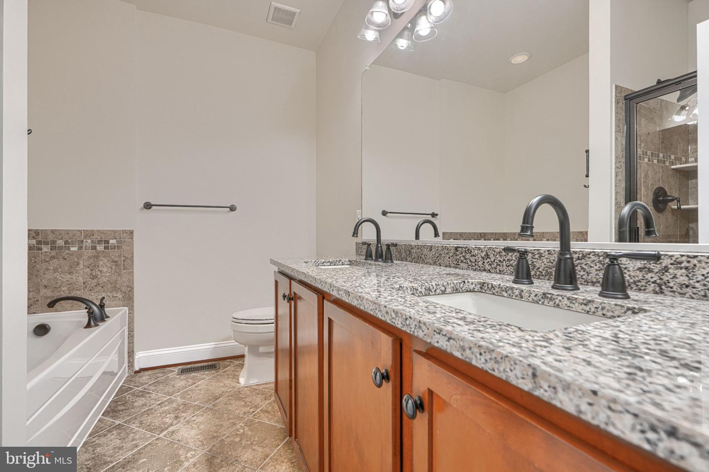 5715 Rosanna Pl Property Photo 30