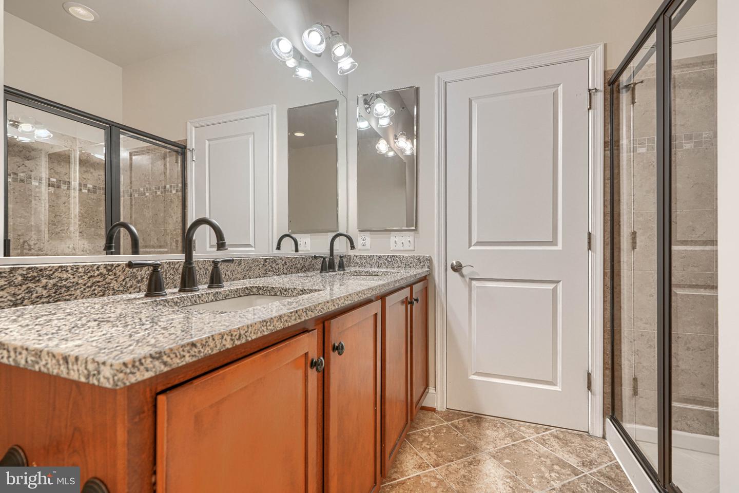 5715 Rosanna Pl Property Photo 33