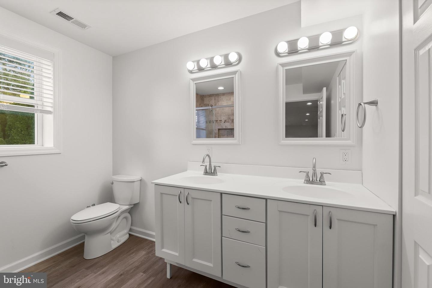 9834 Gwynn Park Dr Property Photo 24