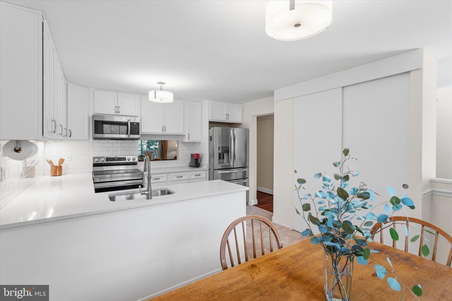 9752 Summer Park Ct Property Photo 1