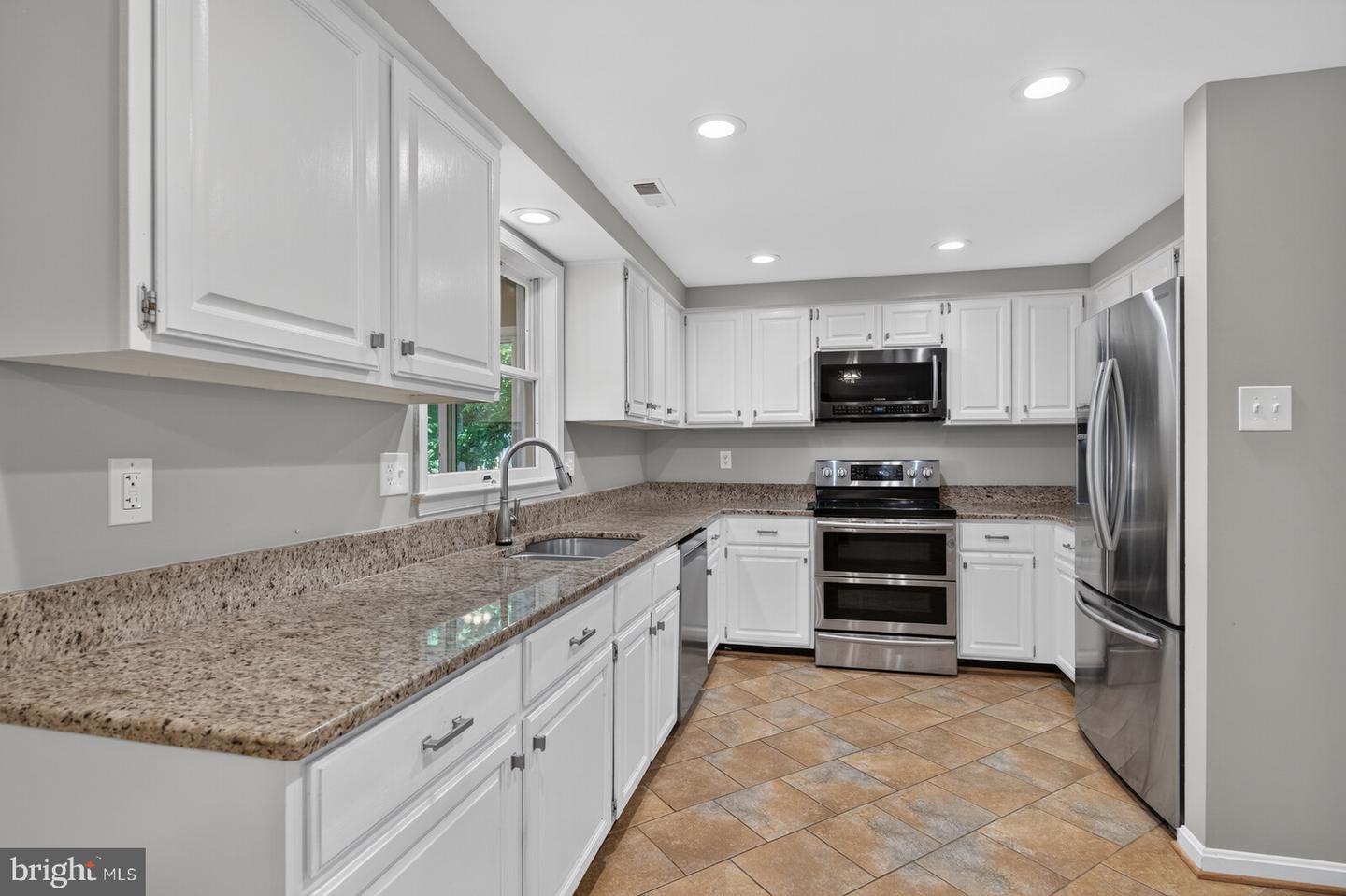 10914 Shadow Ln Property Photo 10